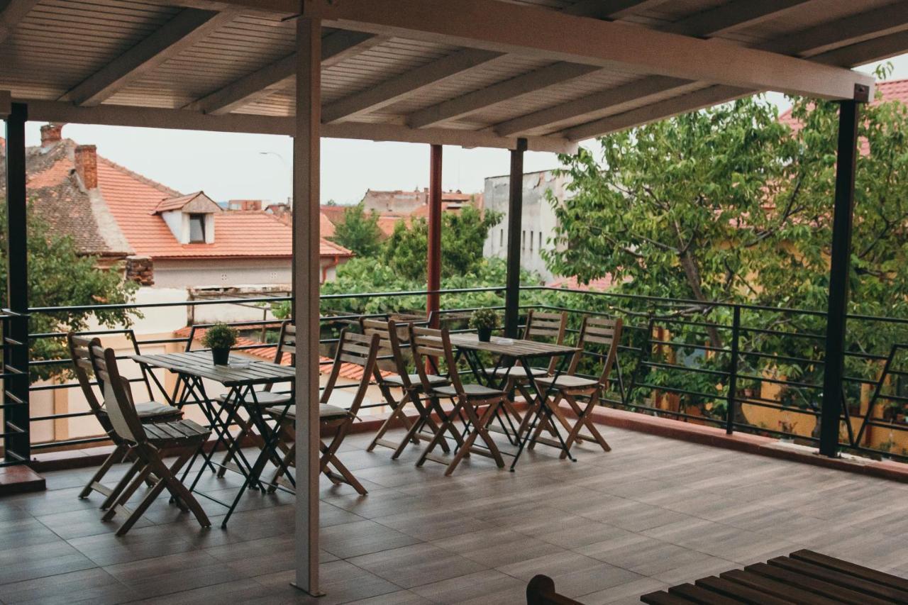 Nest Guesthouse 드로베타 투르누 세베린 외부 사진