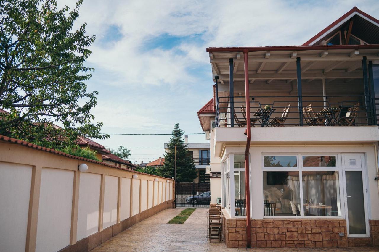 Nest Guesthouse 드로베타 투르누 세베린 외부 사진