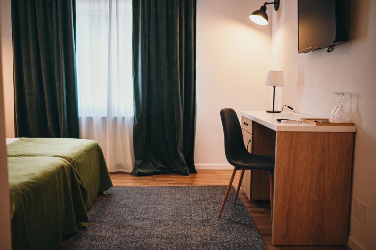 Nest Guesthouse 드로베타 투르누 세베린 외부 사진