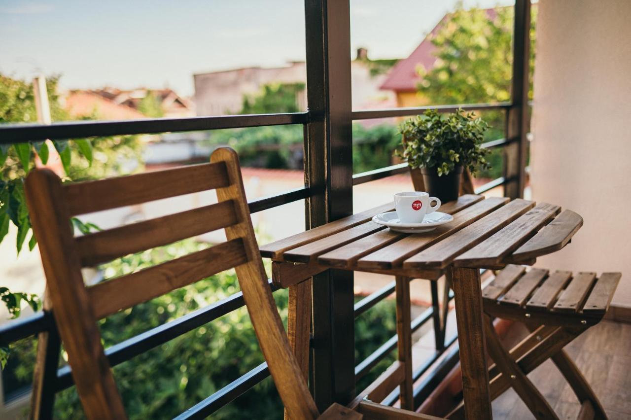 Nest Guesthouse 드로베타 투르누 세베린 외부 사진