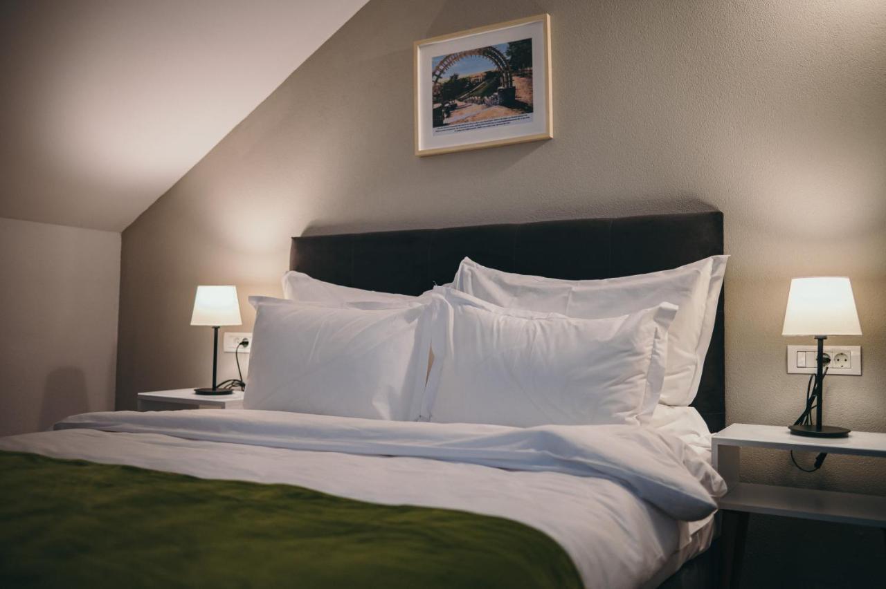 Nest Guesthouse 드로베타 투르누 세베린 외부 사진