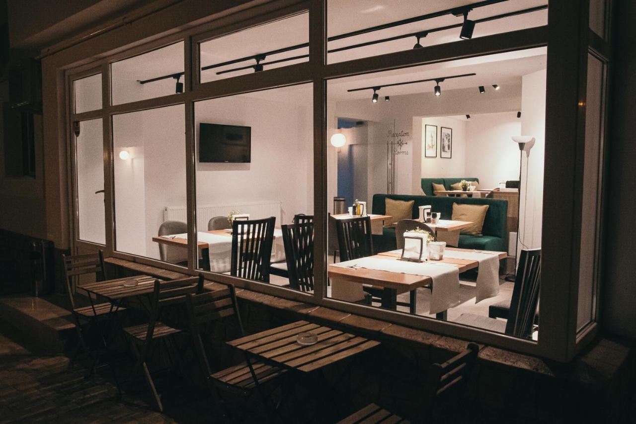 Nest Guesthouse 드로베타 투르누 세베린 외부 사진